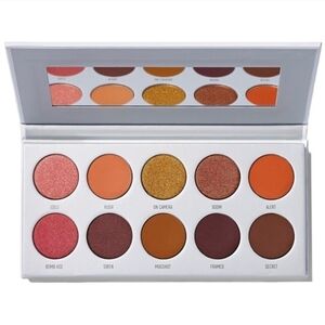 Morphe x Jaclyn Hill Ring the Alarm Eyeshadow Palette.